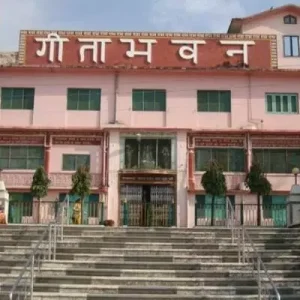 Ashram-rishikesh-ashu-tour-travels